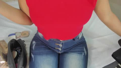 Snapshot of littleoliviia_ chatting on January 31, 1:23 pm im olivia IG littleolivia01 online show from January 31, 1:23 pm