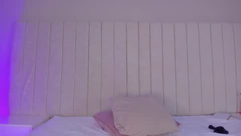 Snapshot of littleoliviia_ chatting on February 3, 7:21 pm im olivia IG littleolivia01 online show from February 3, 7:21 pm