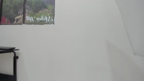 Snapshot of littleoliviia_ chatting on February 6, 12:48 pm im olivia IG littleolivia01 online show from February 6, 12:48 pm