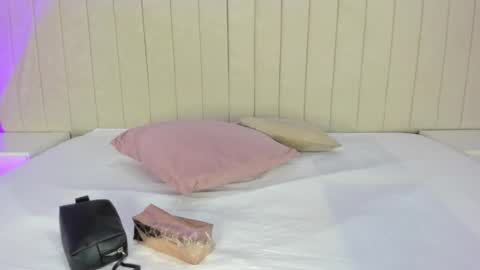 Snapshot of littleoliviia_ chatting on February 11, 12:58 pm im olivia IG littleolivia01 online show from February 11, 12:58 pm