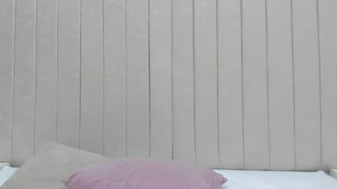 Snapshot of littleoliviia_ chatting on February 17, 12:59 pm im olivia IG littleolivia01 online show from February 17, 12:59 pm