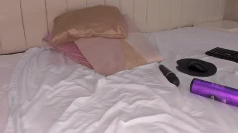 Snapshot of littleoliviia_ chatting on March 1, 5:38 pm im olivia IG littleolivia01 online show from March 1, 5:38 pm