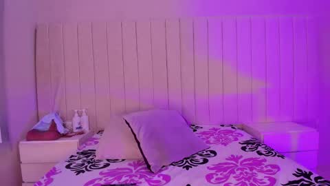 Snapshot of littleoliviia_ chatting on October 22, 1:55 pm im olivia IG littleolivia01 online show from October 22, 1:55 pm