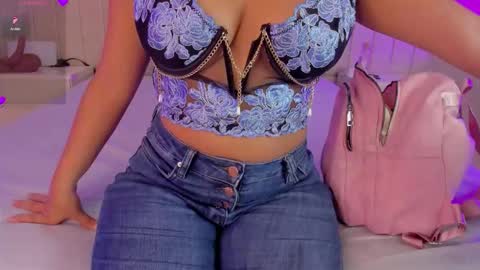 im olivia IG littleolivia01 online show from January 14, 12:55 pm