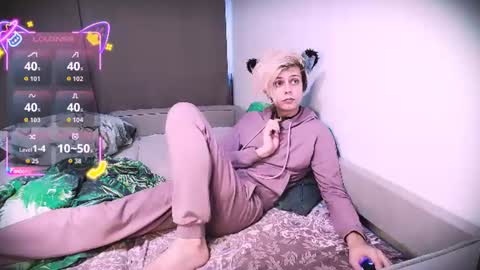 Snapshot of littlepinkcat chatting on July 28, 3:35 am Felix online show from July 28, 3:35 am