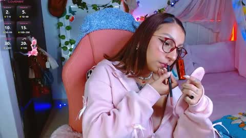 Snapshot of littlerouse_ chatting on July 2, 9:37 am Ruby Rouse online show from July 2, 9:37 am