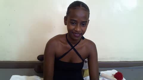 littlesandie online show from February 1, 6:54 am