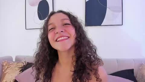 Snapshot of littlesoffi_gh chatting on February 16, 5:26 pm online show from February 16, 5:26 pm