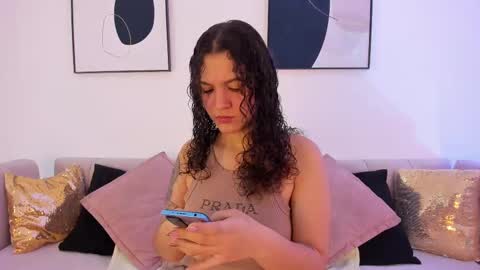 Snapshot of littlesoffi_gh chatting on February 19, 8:22 am online show from February 19, 8:22 am