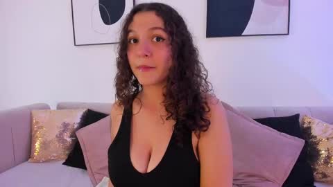 Snapshot of littlesoffi_gh chatting on February 22, 2:41 pm online show from February 22, 2:41 pm