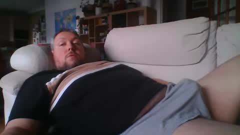 Snapshot of littlesubbear chatting on November 21, 1:21 pm littlesubbear online show from November 21, 1:21 pm