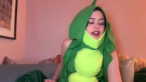 Little Sugar Pea  online show from January 5, 12:09 am