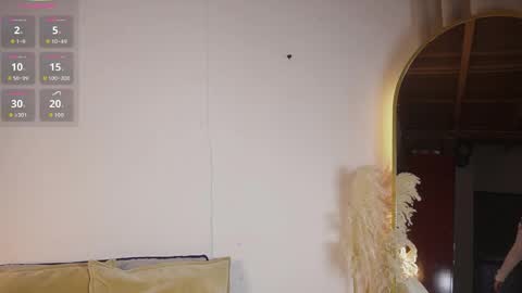 littletammy_ online show from April 8, 3:12 pm