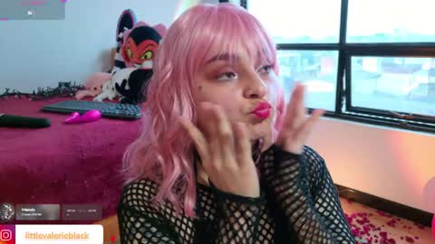Snapshot of littlevalerie chatting on May 3, 11:00 pm Valerie online show from May 3, 11:00 pm