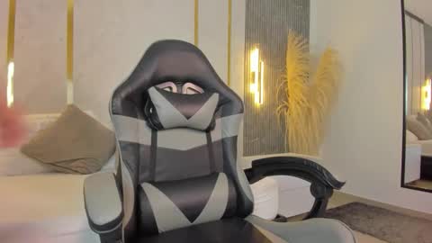 liv honeey  online show from October 23, 8:40 pm