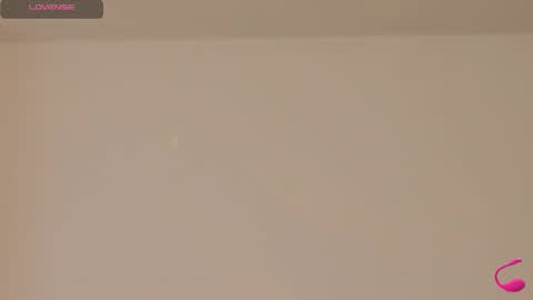 Snapshot of livestream18x chatting on November 14, 3:44 pm Emily R online show from November 14, 3:44 pm