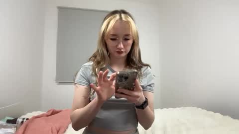 Livia Lachowski online show from February 3, 11:10 pm