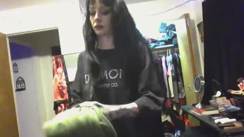 Snapshot of livmirage chatting on January 19, 2:36 am Liv Mirage online show from January 19, 2:36 am