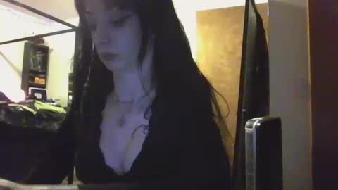 Snapshot of livmirage chatting on February 19, 5:38 am Liv Mirage online show from February 19, 5:38 am