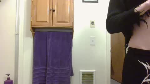 Snapshot of livmirage chatting on February 24, 1:35 am Liv Mirage online show from February 24, 1:35 am