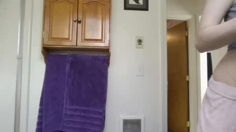 Snapshot of livmirage chatting on October 9, 9:13 pm Liv Mirage online show from October 9, 9:13 pm