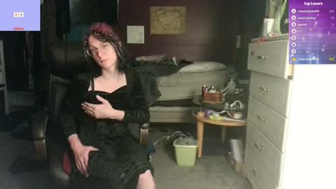 Snapshot of livolioyo chatting on December 2, 10:39 am Livolio online show from December 2, 10:39 am