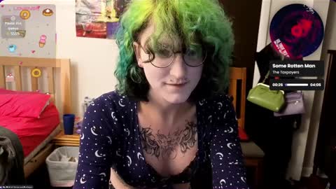 Snapshot of livolioyo chatting on April 5, 5:15 am Livolio online show from April 5, 5:15 am