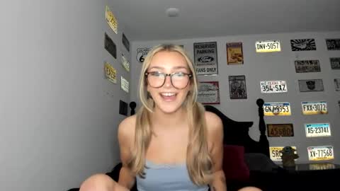 Snapshot of livvywinters chatting on November 12, 2:56 am Livvy online show from November 12, 2:56 am