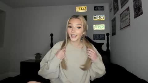 Snapshot of livvywinters chatting on March 19, 4:49 am Livvy online show from March 19, 4:49 am