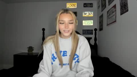 Snapshot of livvywinters chatting on March 25, 4:51 am Livvy online show from March 25, 4:51 am