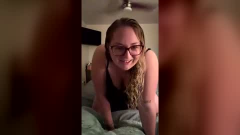 Snapshot of livyourfantasy chatting on June 12, 2:32 am Liv online show from June 12, 2:32 am