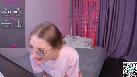 My name is Livy Nice to meet you  Thumbs up please its important online show from September 28, 7:52 pm