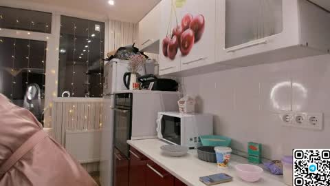 Snapshot of livyybosom chatting on May 2, 6:13 pm My name is Livy Nice to meet you Thumbs up please its important online show from May 2, 6:13 pm