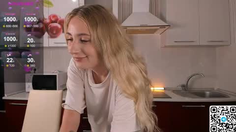 Snapshot of livyybosom chatting on June 5, 4:35 pm My name is Livy Nice to meet you Thumbs up please its important online show from June 5, 4:35 pm