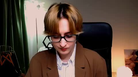 Snapshot of lixeluna chatting on April 18, 6:39 am LixeLuna online show from April 18, 6:39 am