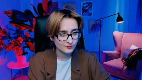 Snapshot of lixeluna chatting on May 7, 7:03 am LixeLuna online show from May 7, 7:03 am