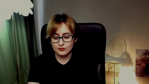 Snapshot of lixeluna chatting on May 13, 6:44 am LixeLuna online show from May 13, 6:44 am