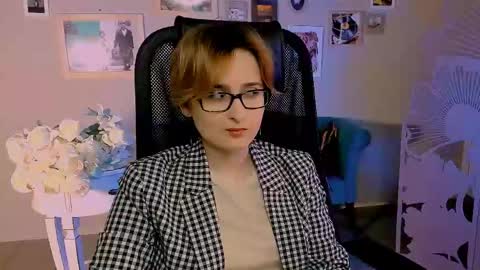 Snapshot of lixeluna chatting on May 22, 6:31 am LixeLuna online show from May 22, 6:31 am