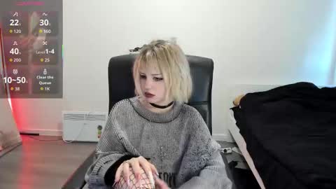 Snapshot of liyaluna chatting on October 8, 10:35 am LIA online show from October 8, 10:35 am