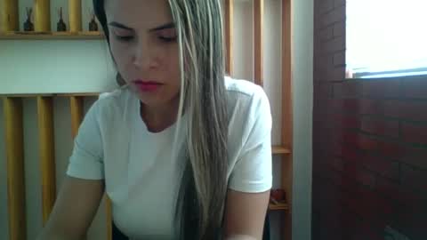 Snapshot of liz_28 chatting on October 16, 4:30 pm liz_28 online show from October 16, 4:30 pm
