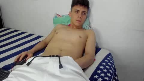 Snapshot of liz_and_chris1 chatting on December 15, 1:57 am Chris online show from December 15, 1:57 am