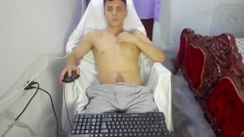 Snapshot of liz_and_chris1 chatting on December 29, 12:41 am Chris online show from December 29, 12:41 am