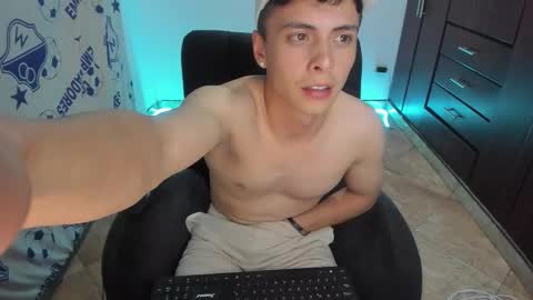 Snapshot of liz_and_chris1 chatting on March 2, 5:08 am Chris online show from March 2, 5:08 am