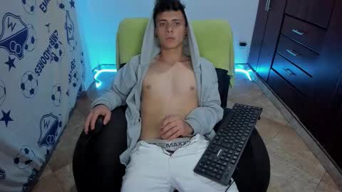 Snapshot of liz_and_chris1 chatting on March 5, 4:08 am Chris online show from March 5, 4:08 am