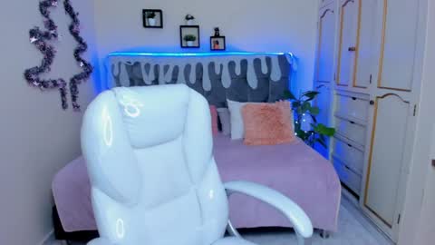 LIZ online show from December 10, 6:44 am