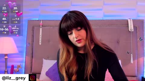 Snapshot of liz_grey_ chatting on January 10, 9:10 pm online show from January 10, 9:10 pm
