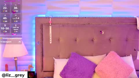 Snapshot of liz_grey_ chatting on January 15, 8:41 am online show from January 15, 8:41 am