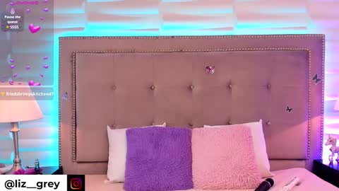 Snapshot of liz_grey_ chatting on January 31, 1:01 am online show from January 31, 1:01 am