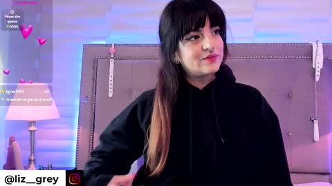 Snapshot of liz_grey_ chatting on February 13, 2:45 am online show from February 13, 2:45 am