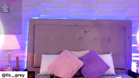 Snapshot of liz_grey_ chatting on February 20, 9:09 pm online show from February 20, 9:09 pm